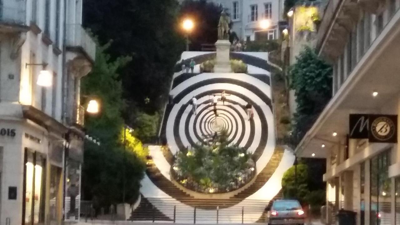 Le Vinci Studio Tout Confort Proche Centre Ville Avec Terrasse Et Parking Blois Buitenkant foto